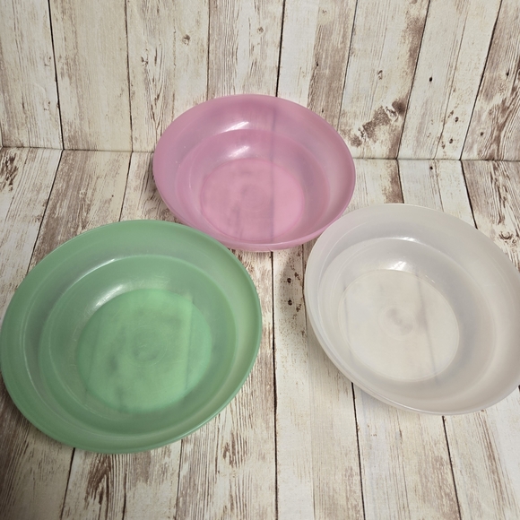 Translucent, Pink, and Green Bowl Set - Picture 4 of 8
